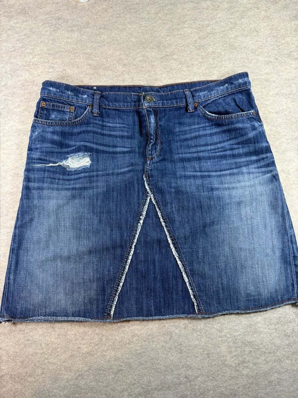 Banana Republic Womens Denim Skirt Size 32 12/14 large Distressed Medium Wash